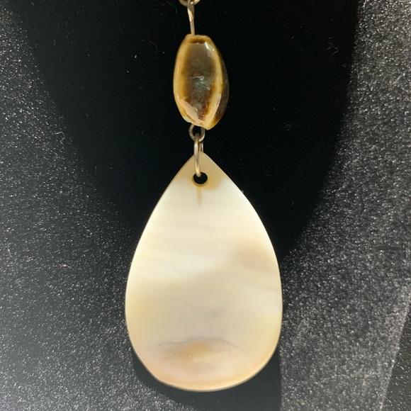 Shell Necklace and Earring Set - Picture 3 of 3